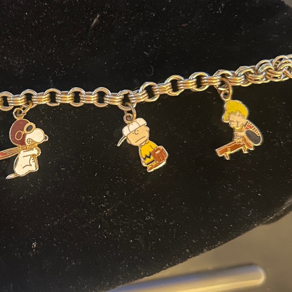 Vintage Peanuts Charm Bracelet including 5 character charms-Great Gift Idea! - Picture 3 of 11